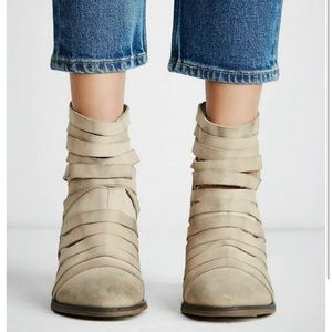 Free People Hybrid Heel Boot in Distressed White, EUC, size 40